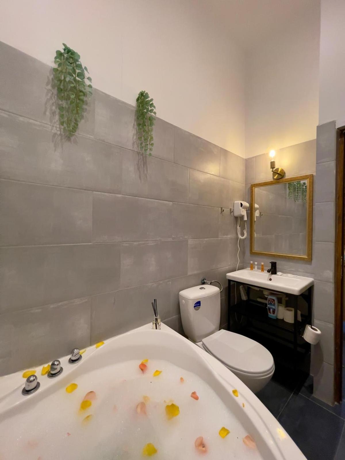 Old Town Jacuzzi Studio Bucureşti Exterior foto