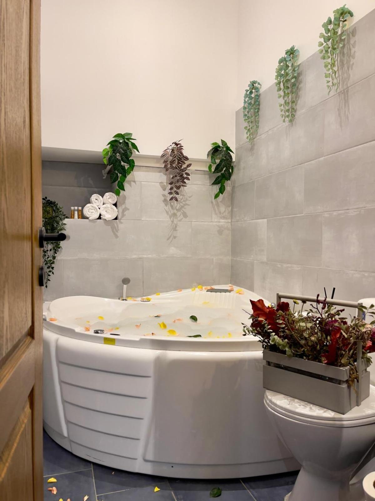 Old Town Jacuzzi Studio Bucureşti Exterior foto